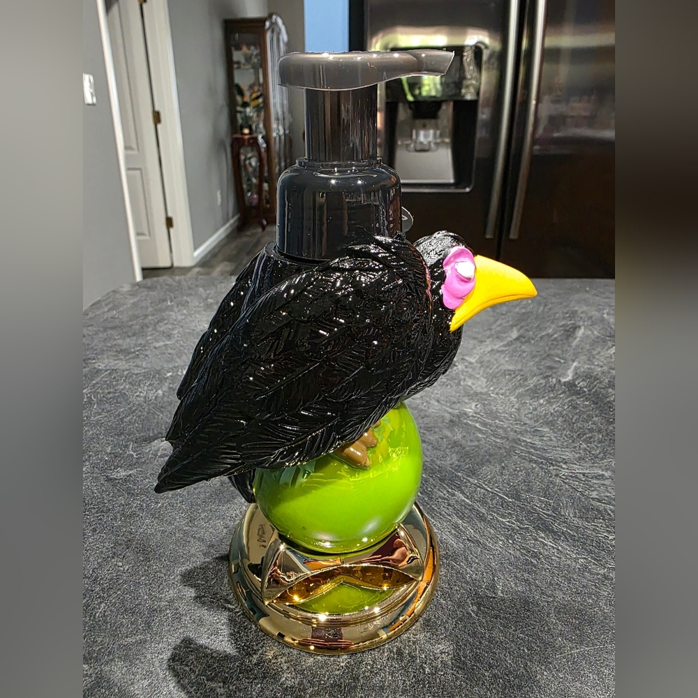Maleficent's Raven Soap Dispenser - Picture 4 of 4